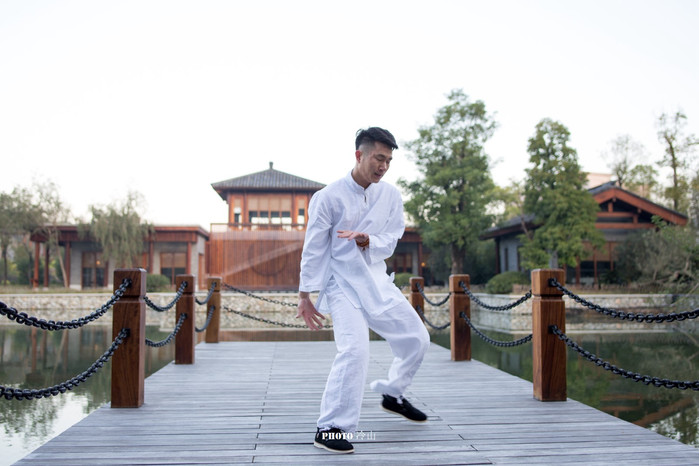 骞夸笢鍝噷鍙互绂呬慨浣忓,宀崡绂呬慨閰掑簵鍥剧墖