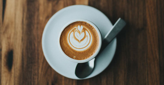 酒吧喝酒帅气男神加我微信，第二天上班才知他是我老板