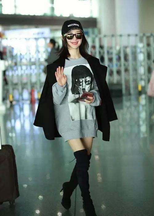 舒畅演员的诞生蓝色外套,舒畅白色镂空礼服