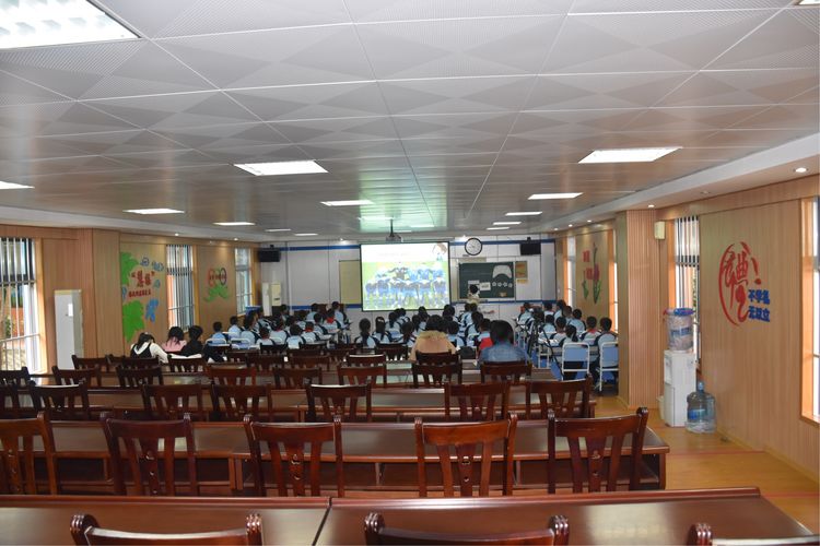 学生成长的沃土师生眷恋的乐园一一八桂绿城小学2017年工作汇报