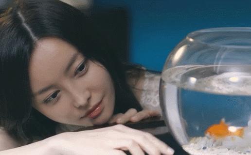 分手后再次与前任相见你会怎么办,分手多年的恋人再次相见