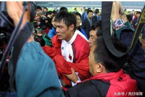 中国首位亚洲足球先生实力远超现役国脚有他的日子球迷好幸福！