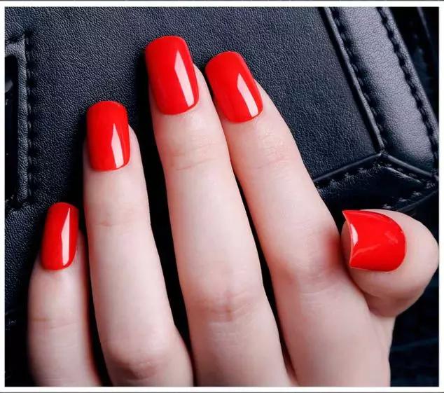 如果想做美甲什么颜色是最好看的,如果你要做美甲就别只做纯色