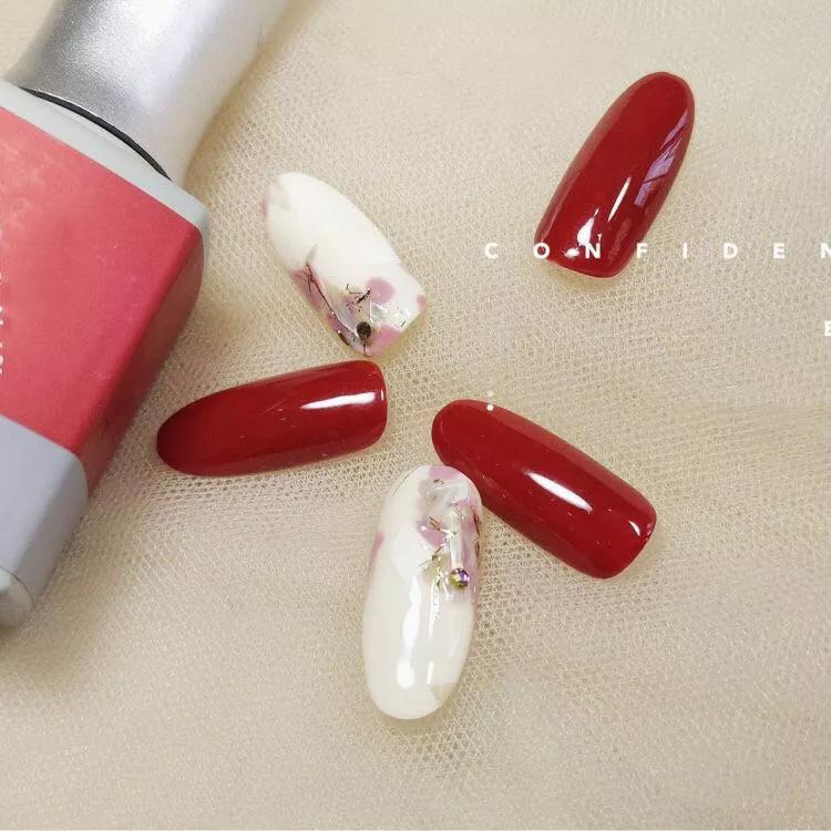 如果想做美甲什么颜色是最好看的,如果你要做美甲就别只做纯色