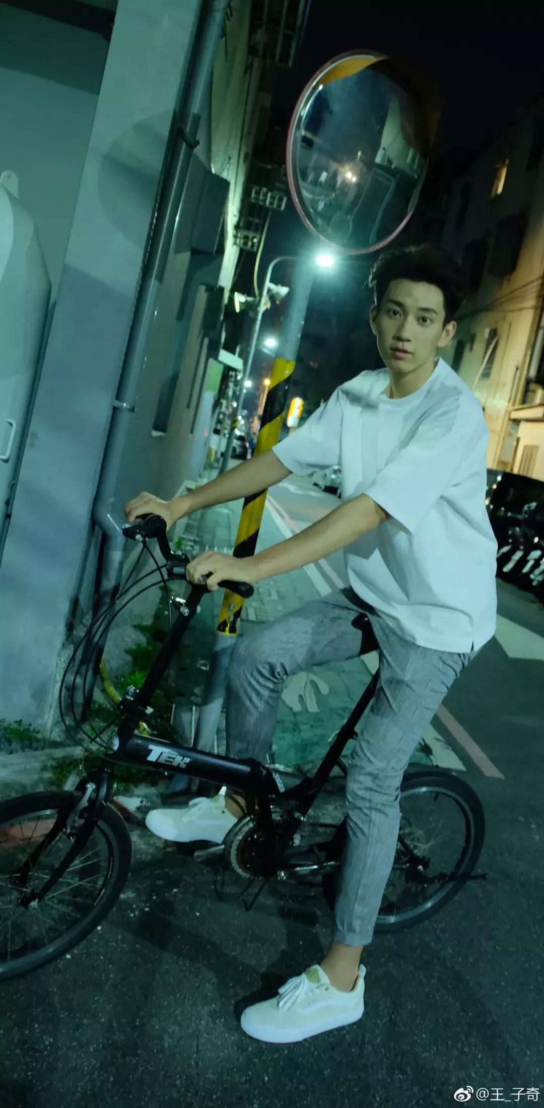 灰姑娘的故事说100年不厌，还不是心里怀揣一个李泽言么