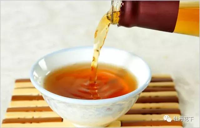 冬季聚餐喝黄酒，酒性温味辛，暖身亦暖心，正适合冬季饮用！