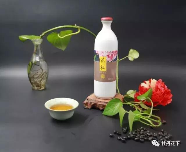 冬季聚餐喝黄酒，酒性温味辛，暖身亦暖心，正适合冬季饮用！