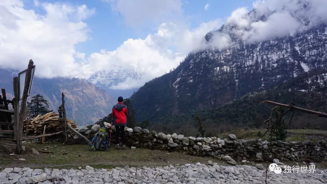 当你还在为生活抱怨,当你还在抱怨生活不易的时候