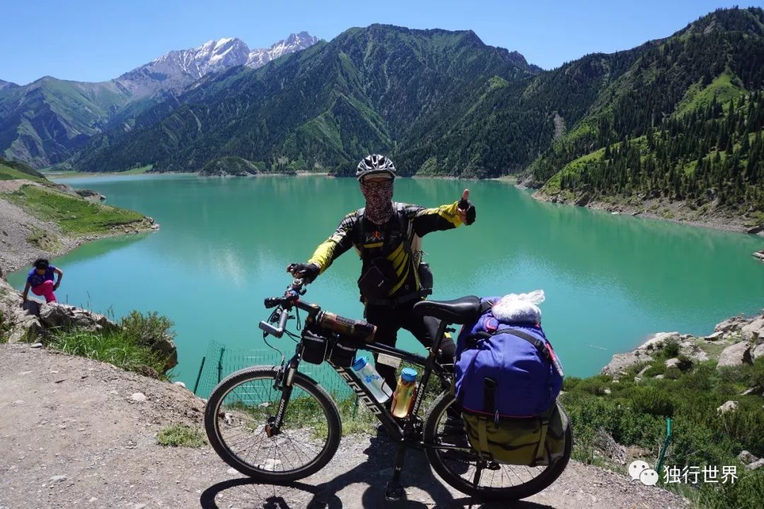 当你还在为生活抱怨,当你还在抱怨生活不易的时候