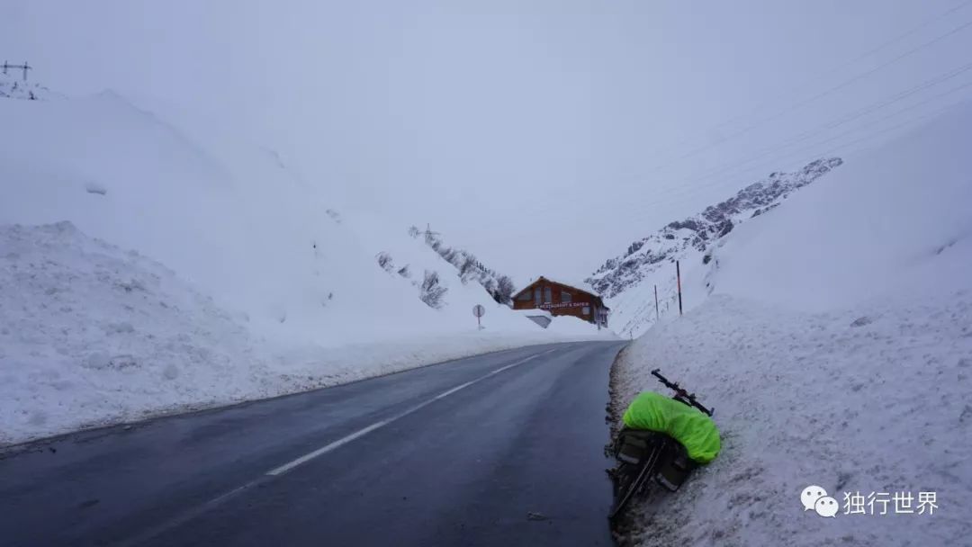 当你还在为生活抱怨,当你还在抱怨生活不易的时候
