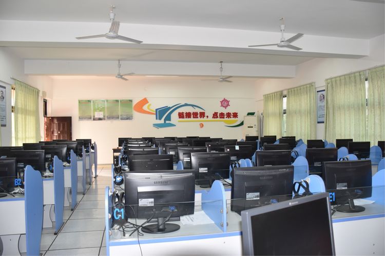 学生成长的沃土师生眷恋的乐园一一八桂绿城小学2017年工作汇报