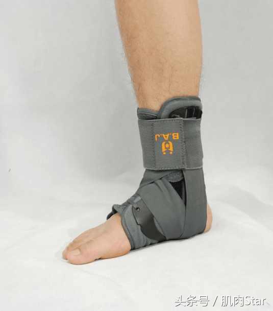 为什么打篮球的时候脚崴了,平时打篮球总是崴脚该怎么办