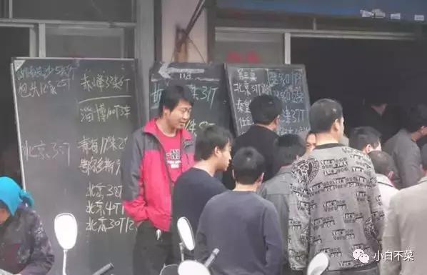 飞速行驶的大货车,飞速的货车