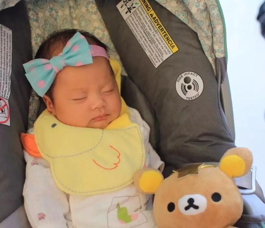 我有个小女儿,给她扎辫子是我至今乐此不疲的事