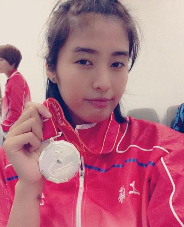 国足运动员座驾对比,男足与明星座驾对比