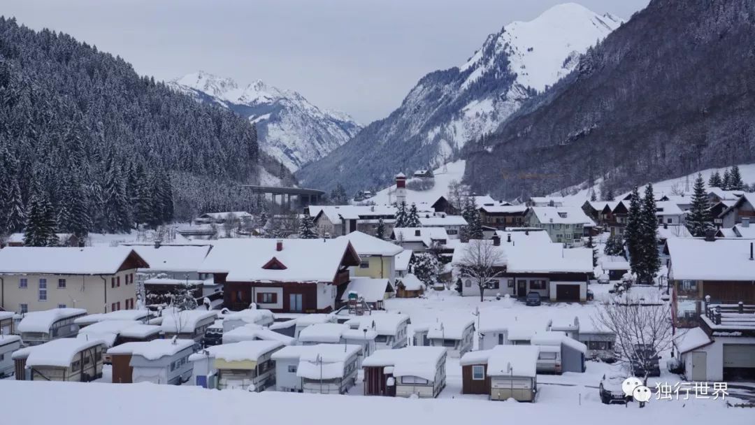 当你还在为生活抱怨,当你还在抱怨生活不易的时候