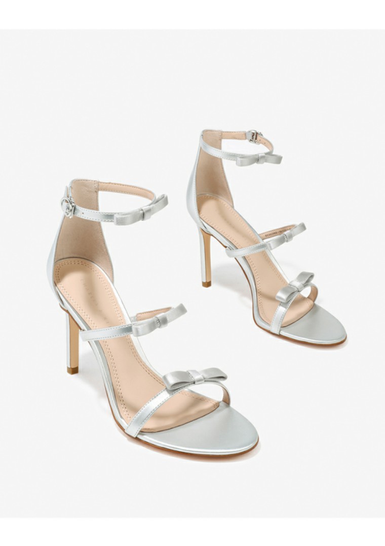 过年去你家拜年穿哪套衣服,春节各种聚会约会怎么穿