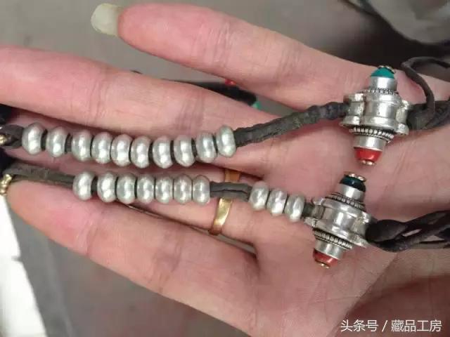 108颗佛珠计数器应该在什么位置,藏传佛珠计数器在腰珠的哪个位置