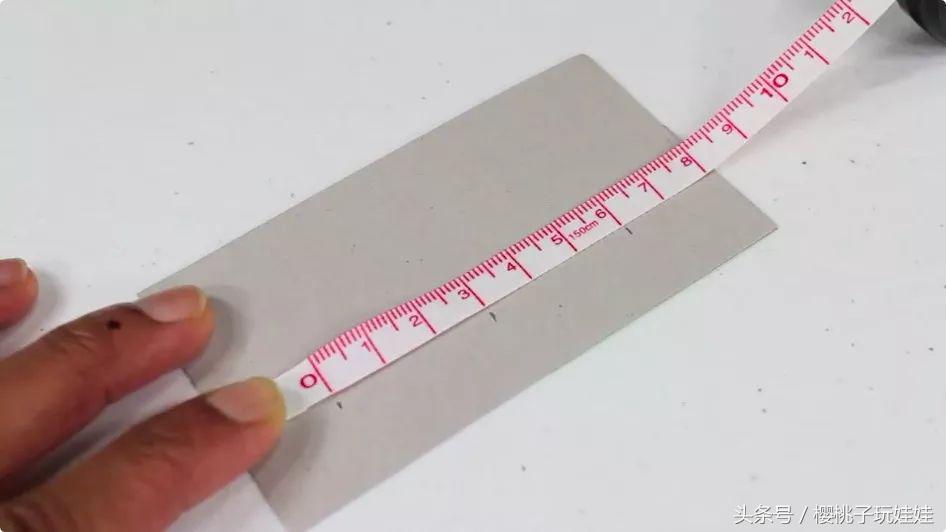 迷你手工自己动手给芭比做,手工制作芭比娃娃的头饰教程