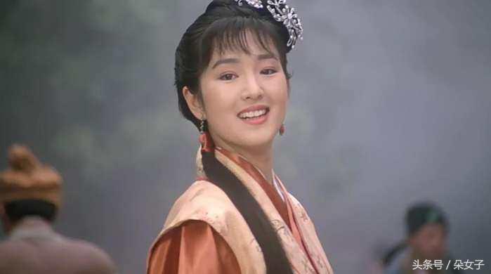 周星驰电影中历任星女郎现状如何,最老星女郎周星驰