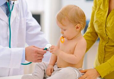 刚出生的宝宝为什么容易得肺炎?怎样预防?