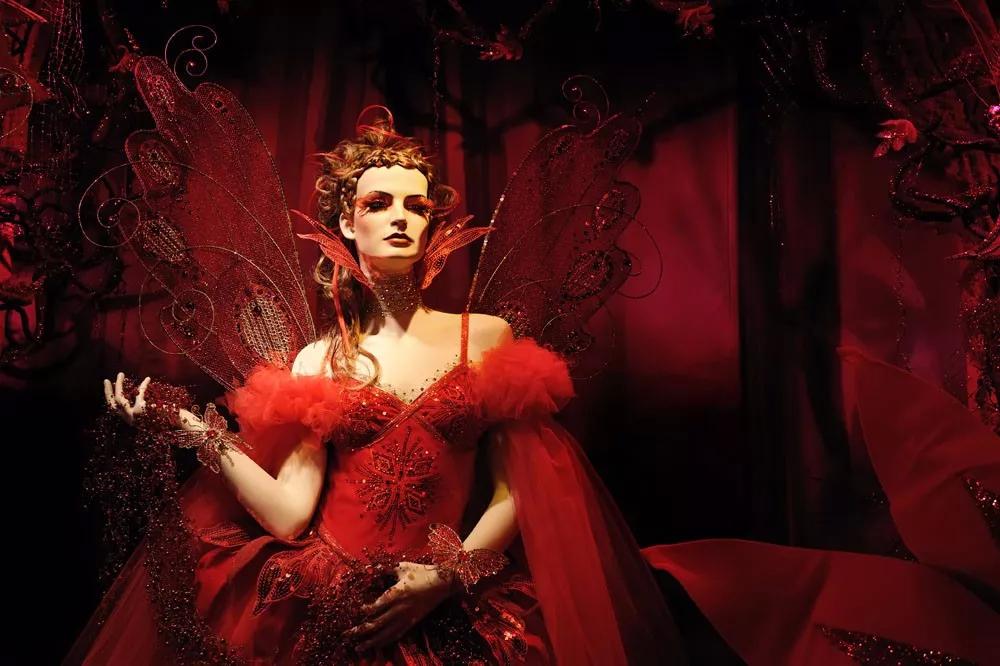 如果想做美甲什么颜色是最好看的,如果你要做美甲就别只做纯色