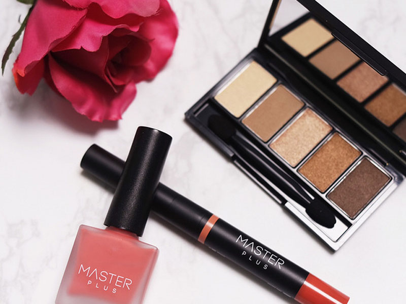 单眼皮肿眼泡日常眼妆教程新手,肿眼泡单眼皮适合什么眼妆