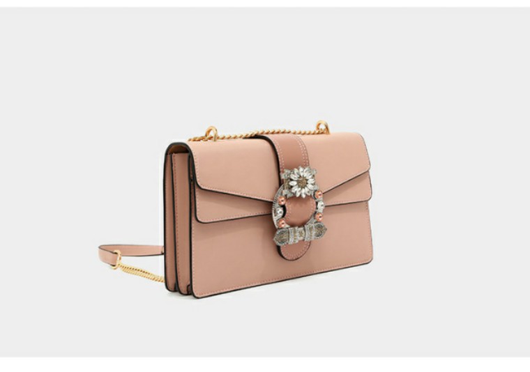 过年去你家拜年穿哪套衣服,春节各种聚会约会怎么穿