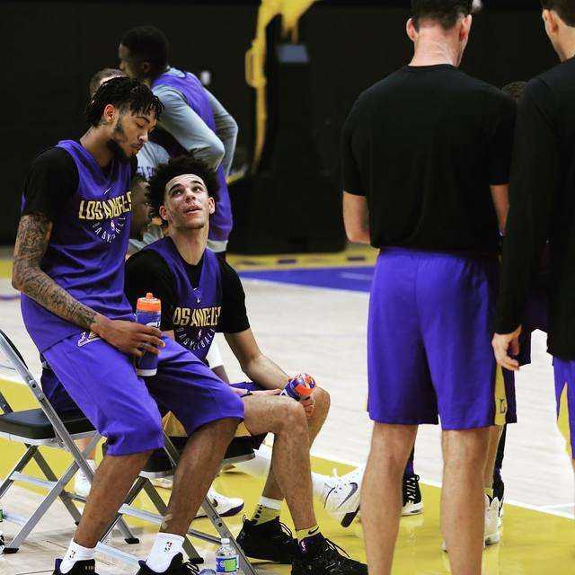 奥尼尔湖人炸裂表现,奥尼尔四胜湖人