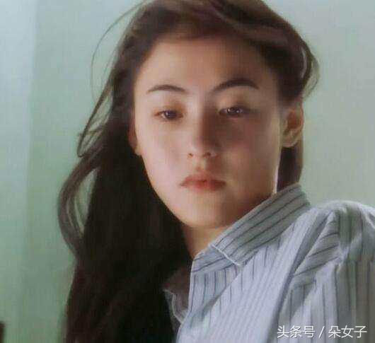 周星驰电影中历任星女郎现状如何,最老星女郎周星驰