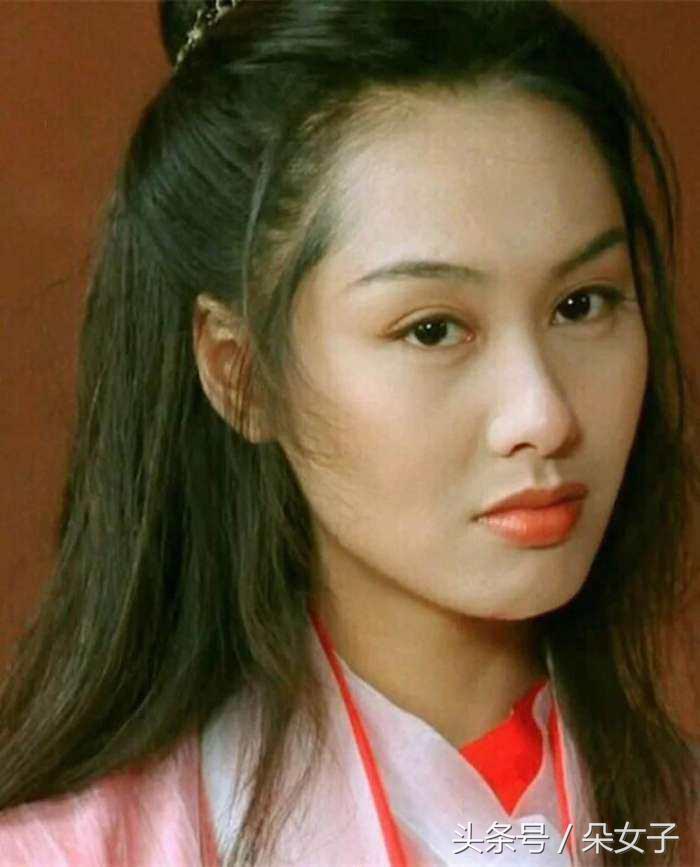 周星驰电影中历任星女郎现状如何,最老星女郎周星驰