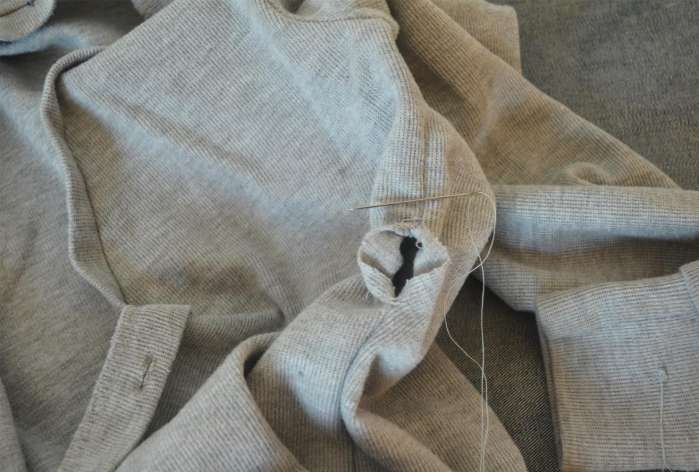 衣服开线怎么补无痕慢动作,衣服开线了的缝补针法慢动作