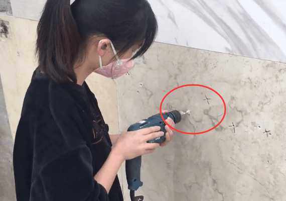 新手学贴瓷砖打孔技巧视频,瓷砖上打孔最好的方法