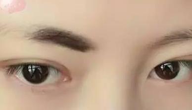 女性面相眉毛分析,面相长了一根白眉毛