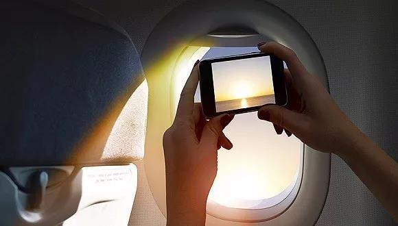 飞机上能玩手机吗有信号吗,飞机上能玩手机玩电脑么