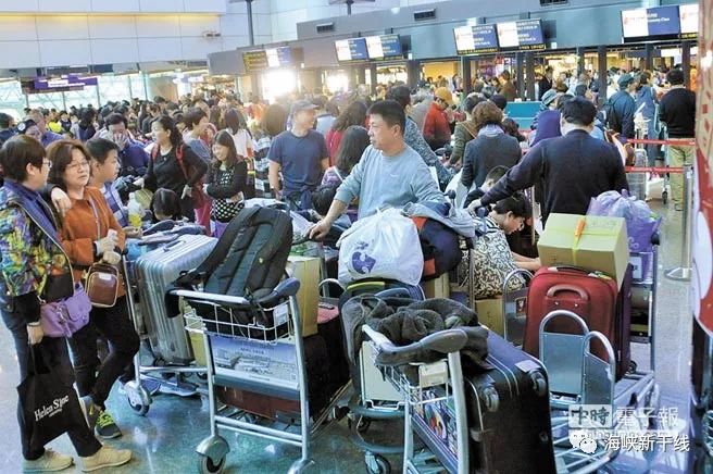 大陆专机送武汉台胞返台,大陆专机送数百武汉台胞返台