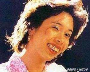 周星驰电影中历任星女郎现状如何,最老星女郎周星驰