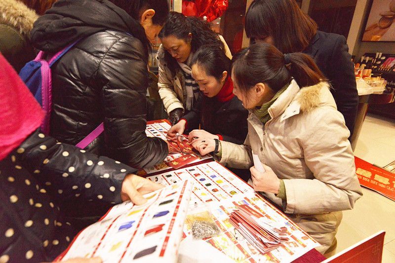 重庆卖场开年福袋大战，世纪新都周六发售拔得头筹