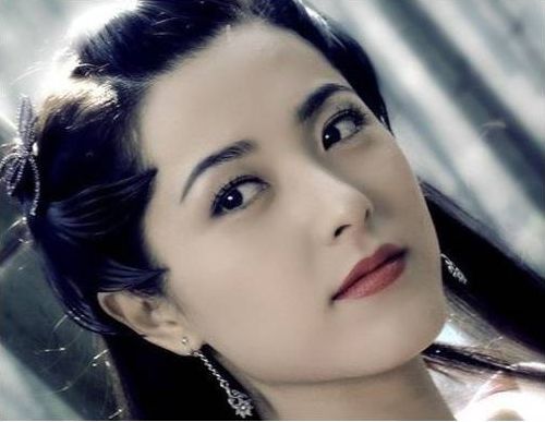 女性面相眉毛分析,面相长了一根白眉毛