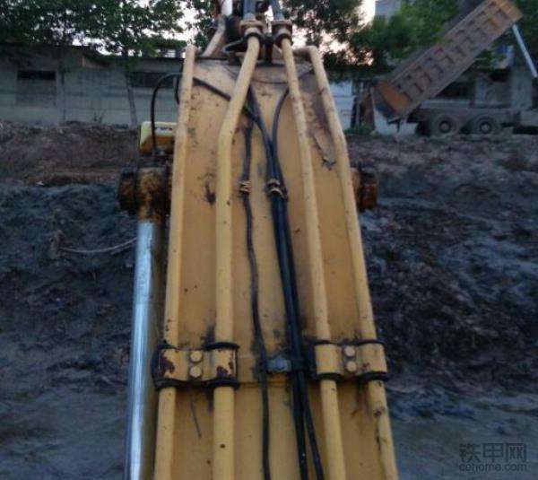 小松220-7挖掘机值不值得拥有,小松pc200-7挖掘机生产了多少台