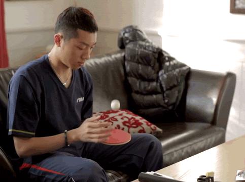 阿优斯和白木乒乓球面板哪个好,乒乓球拍应看底板还是看重胶面