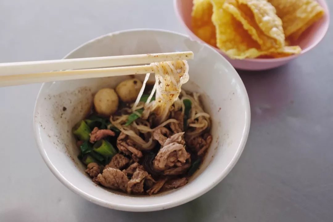 曼谷路边摊有什么好吃的,曼谷路边摊的泰式烤肉