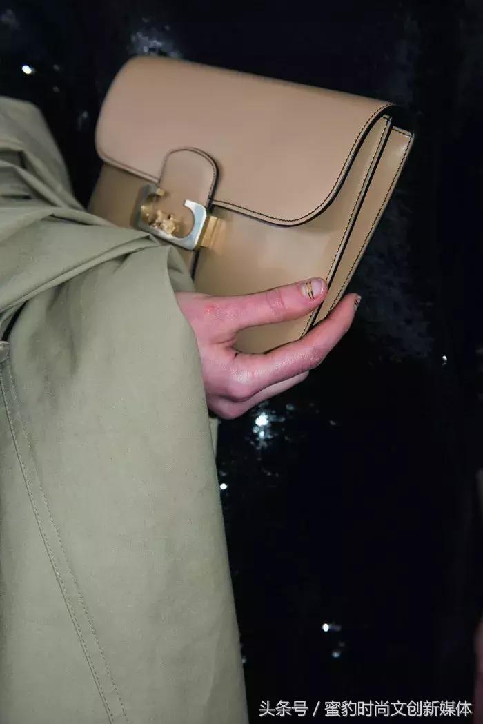 「蜜豹时尚」年终奖即将来袭，是时候给自己买个奢侈的包包了！