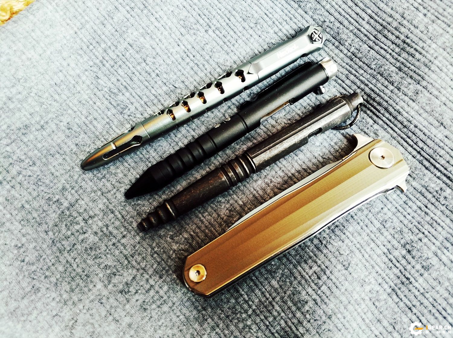 有没有一款双刃刀具，既是*刀折**，又能兼具捅刺和切削的优点呢？