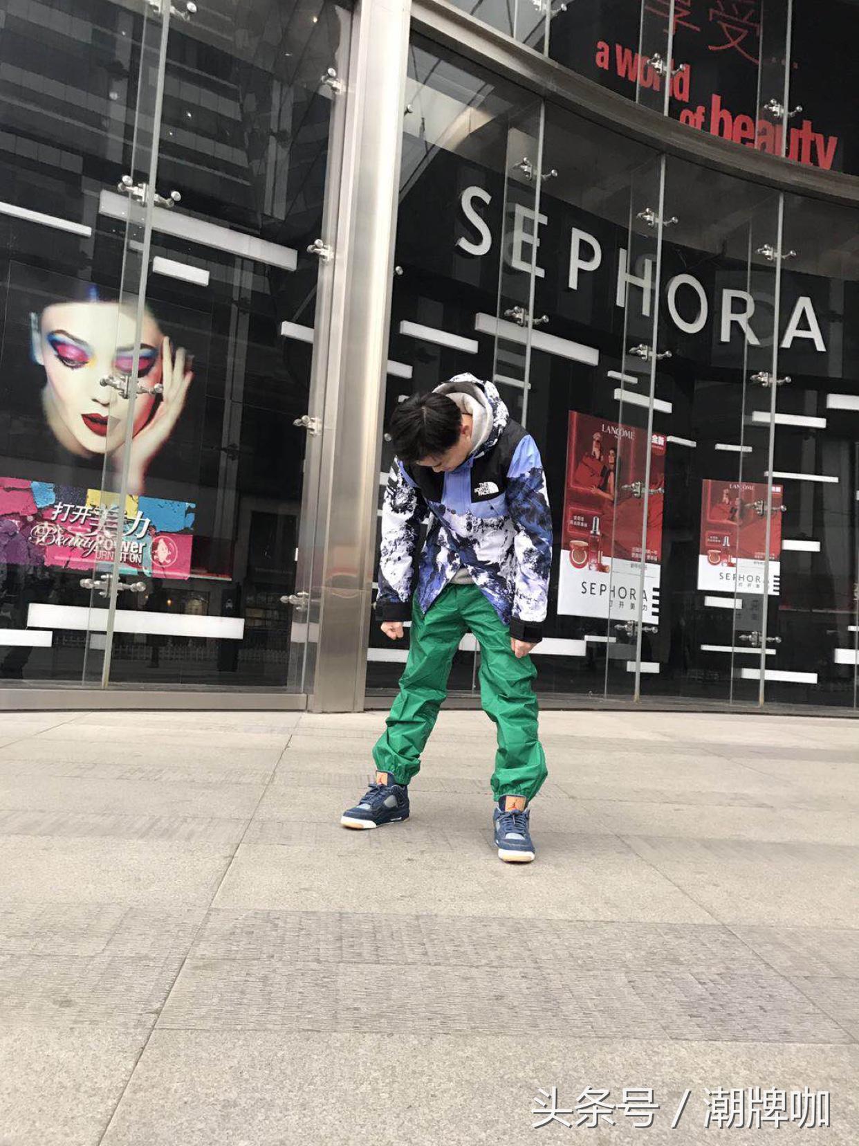 LevisxAirJordan联名销售火爆导致秩序失控电视台都来取材