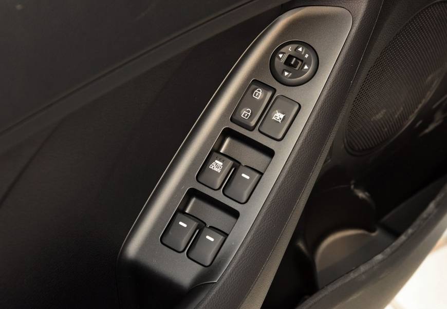 10万起步的韩系车,月销1.8万台,居然没有车身稳定系统?