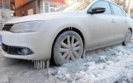 车子被冰冻了怎么化冰,车子被冻住了怎么解决