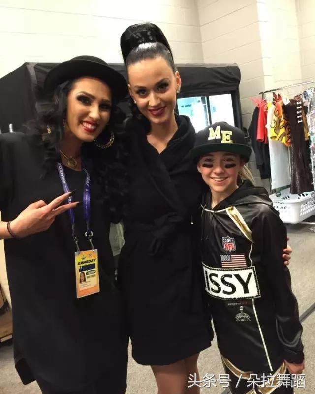 想代言耐克紧身裤，要够酷、还要会跳舞！不信你看她