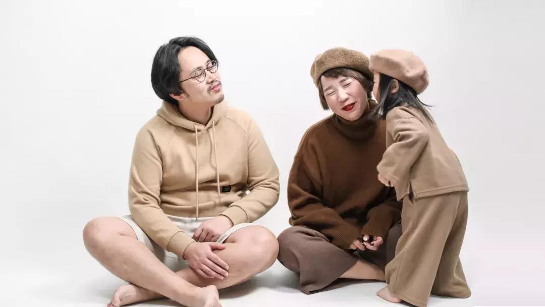 不去影楼自己怎么拍好全家福,自己怎么拍出不露脸的全身照