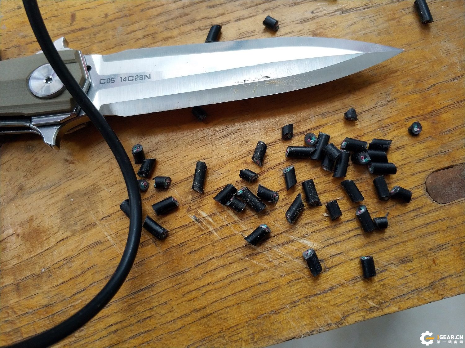 有没有一款双刃刀具，既是*刀折**，又能兼具捅刺和切削的优点呢？